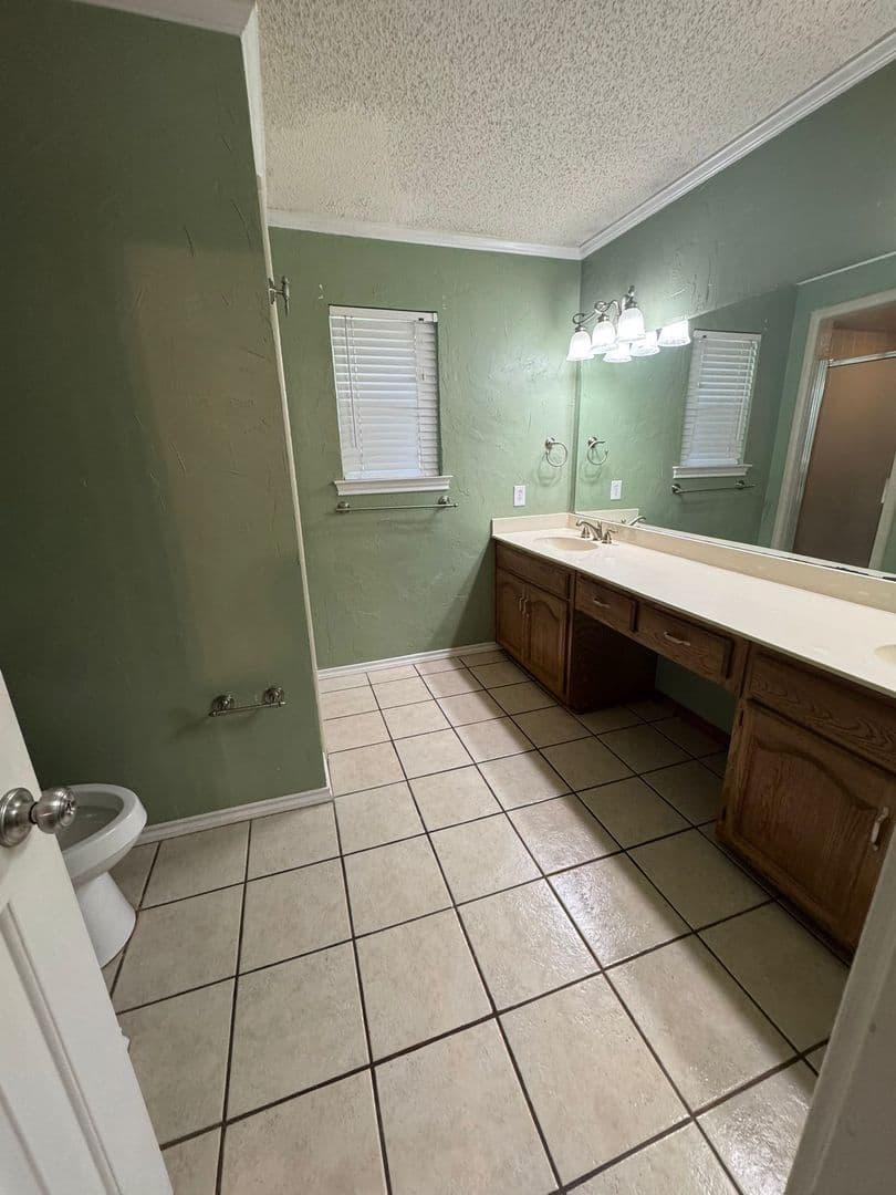 SACHSE House: 2412 RIDGEVIEW DR