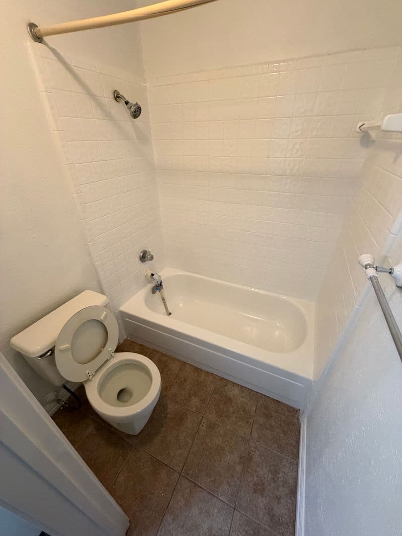 GARLAND House: 546 BRIARCLIFF DR