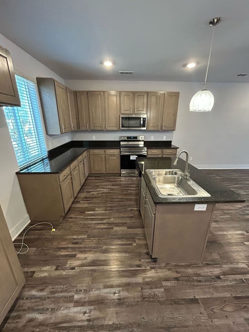 DALLAS Apartment: 212 STELLARIGA PL