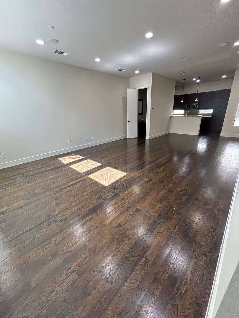 DALLAS Apartment: 1600 N HASKELL