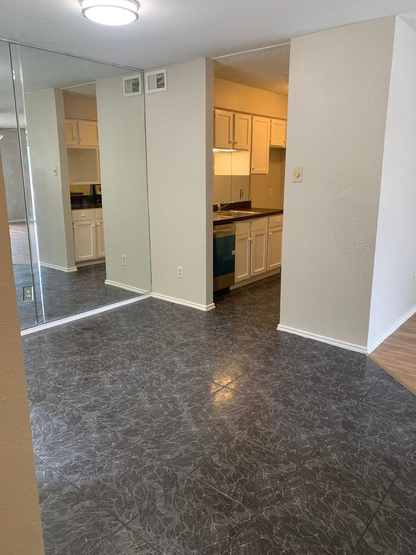 DALLAS House: 8109 SKILLMAN ST