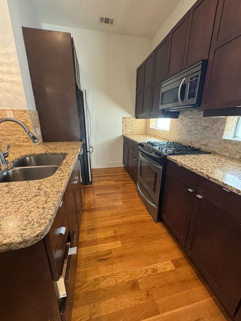 DALLAS Apartment: 1600 N HASKELL