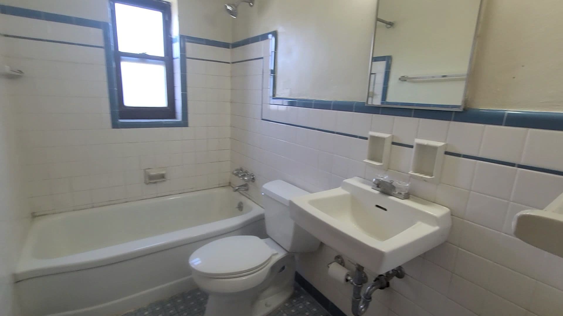 Pittsburgh Apartment: 135 Abbeyville Rd
