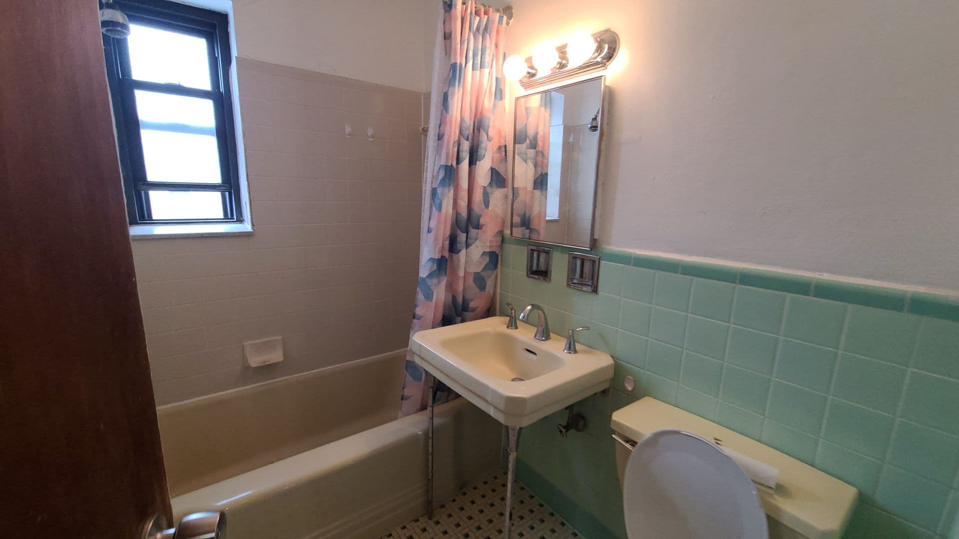 Pittsburgh Apartment: 221 Buchanan Place