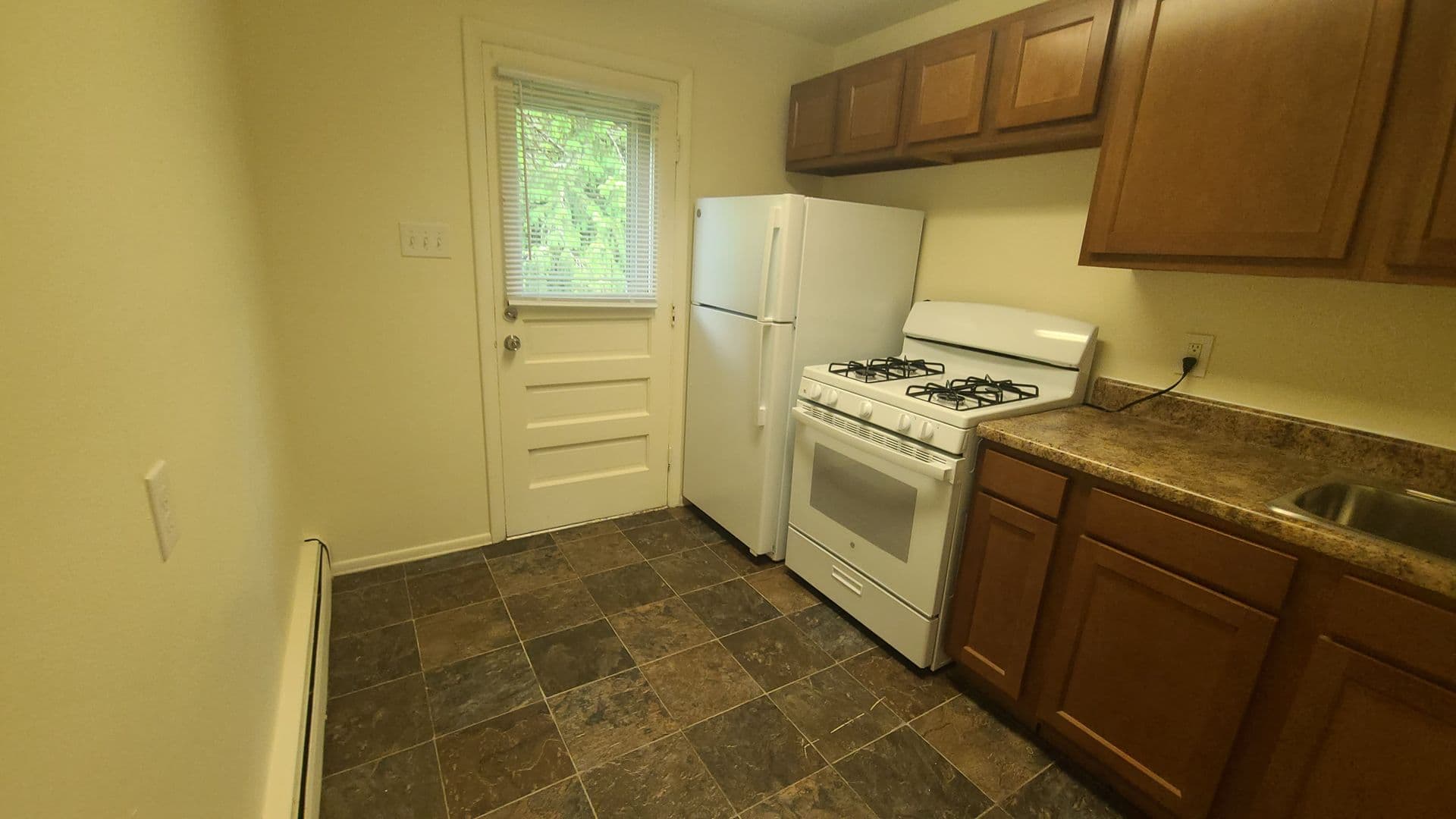 Pittsburgh Apartment: 3999 Canal Street