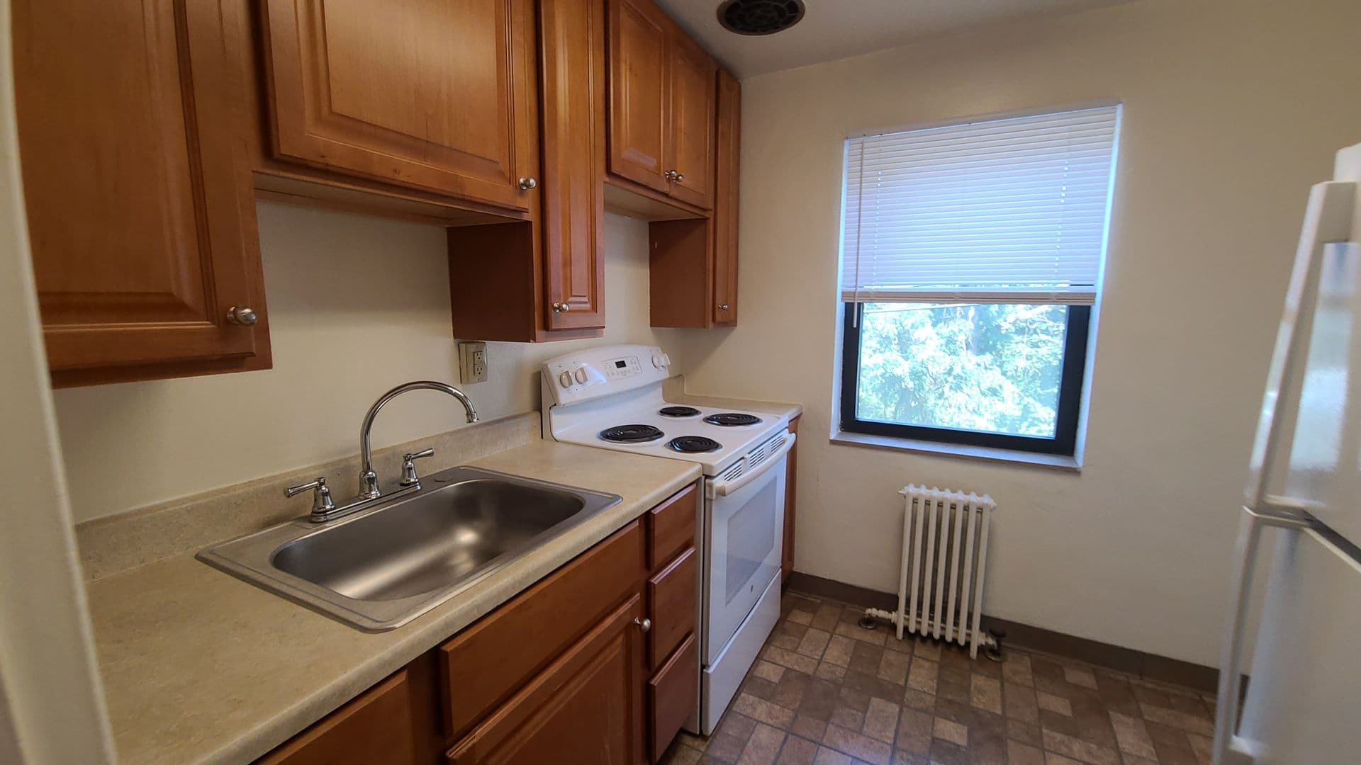 Pittsburgh Apartment: 135 Abbeyville Rd