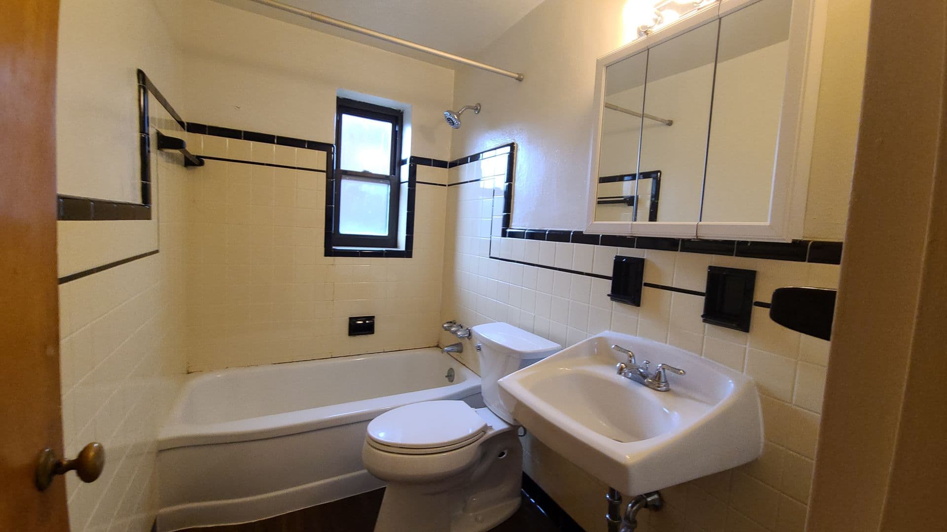 Pittsburgh Apartment: 135 Abbeyville Rd