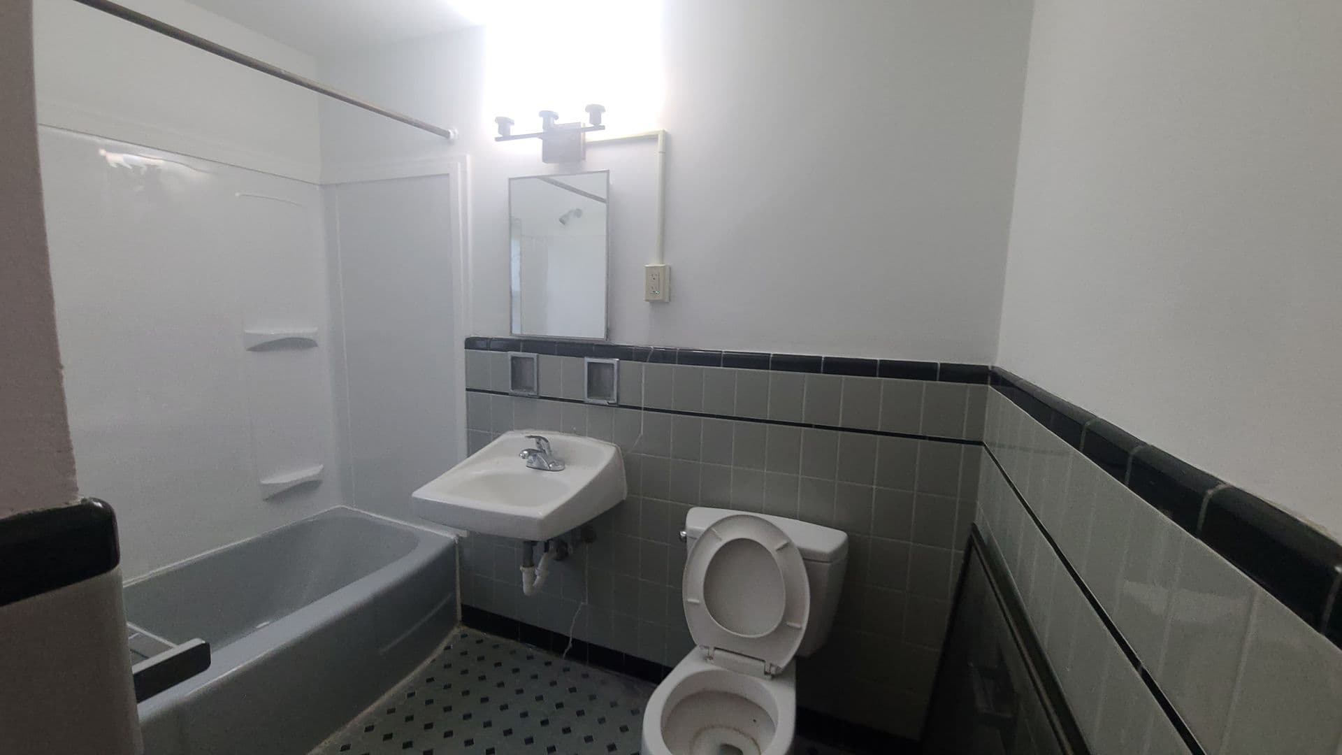 Pittsburgh Apartment: 135 Abbeyville Rd
