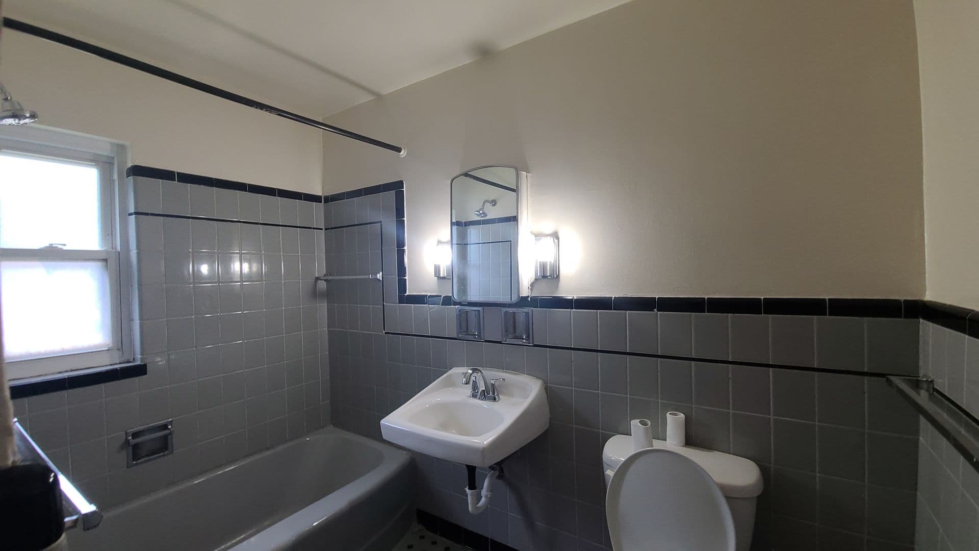 Pittsburgh Apartment: 135 Abbeyville Rd