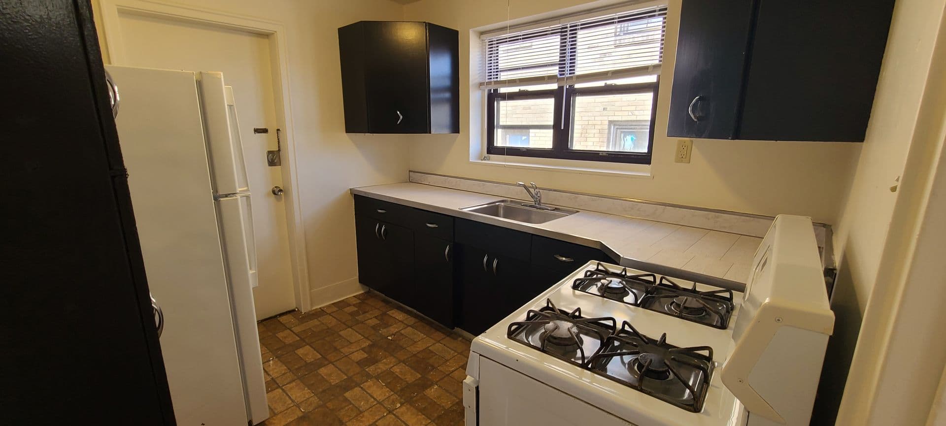 Pittsburgh Apartment: 221 Buchanan Place