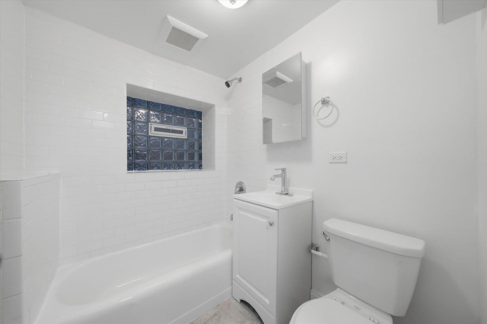 Chicago Apartment: 2915-2921 W. George