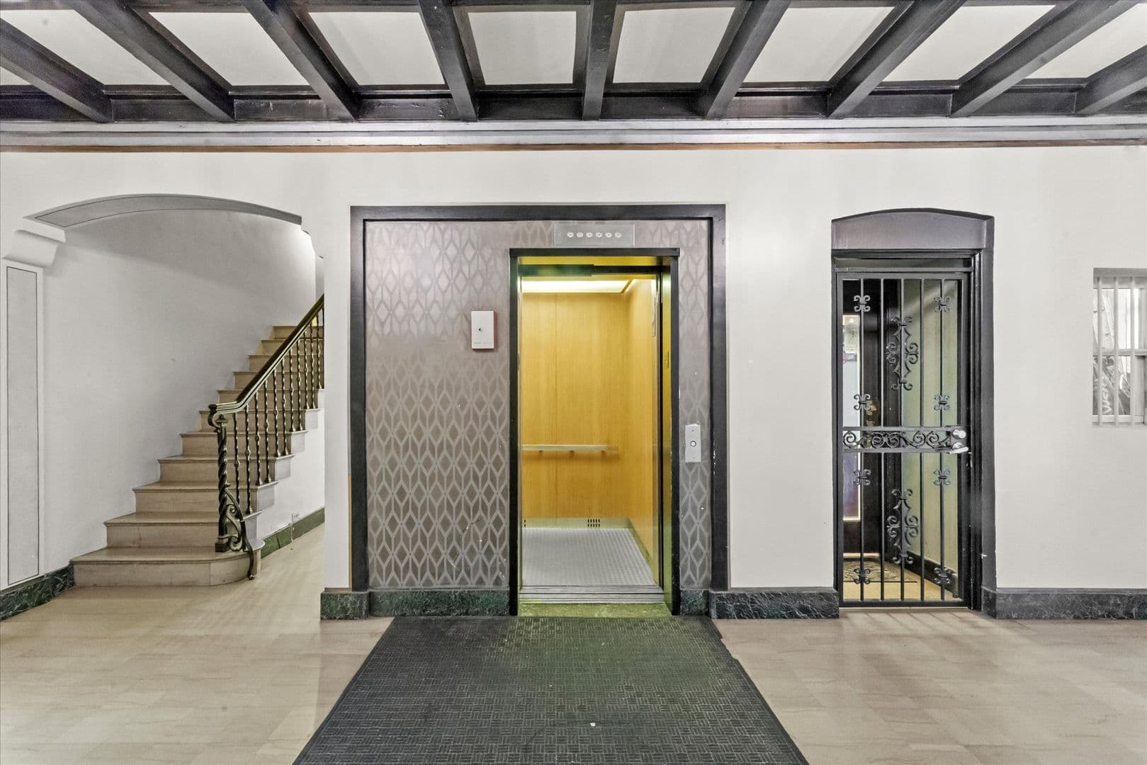 Chicago Apartment: 2779 N. Milwaukee