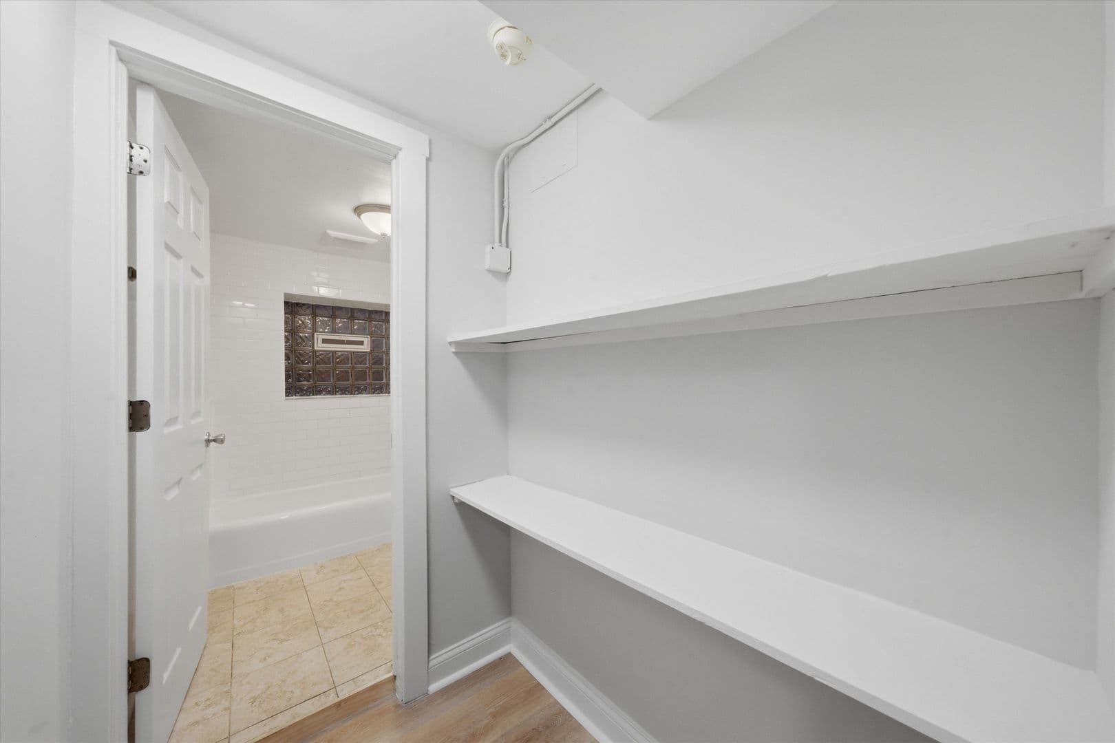 Chicago Apartment: 2915-2921 W. George