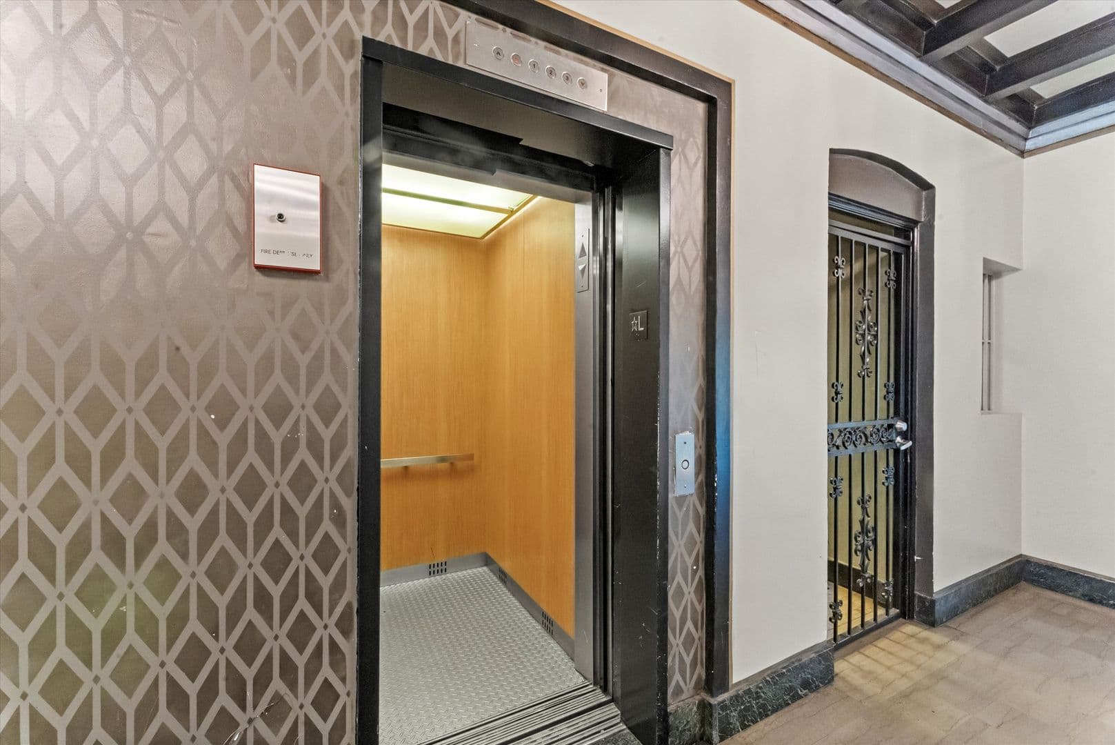 Chicago Apartment: 2779 N. Milwaukee