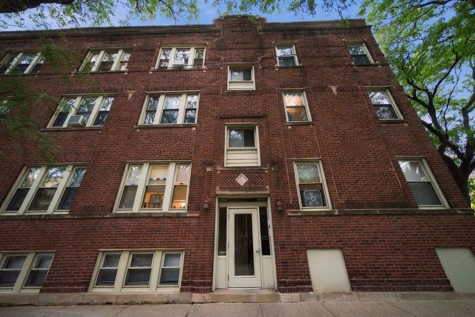 Chicago Apartment: 2915-2921 W. George