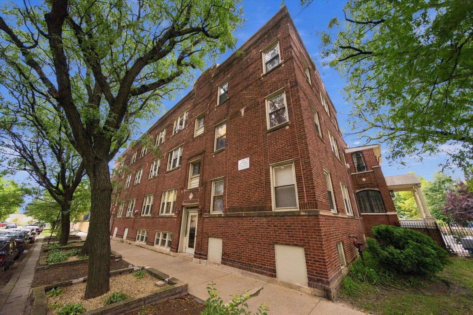Chicago Apartment: 2915-2921 W. George