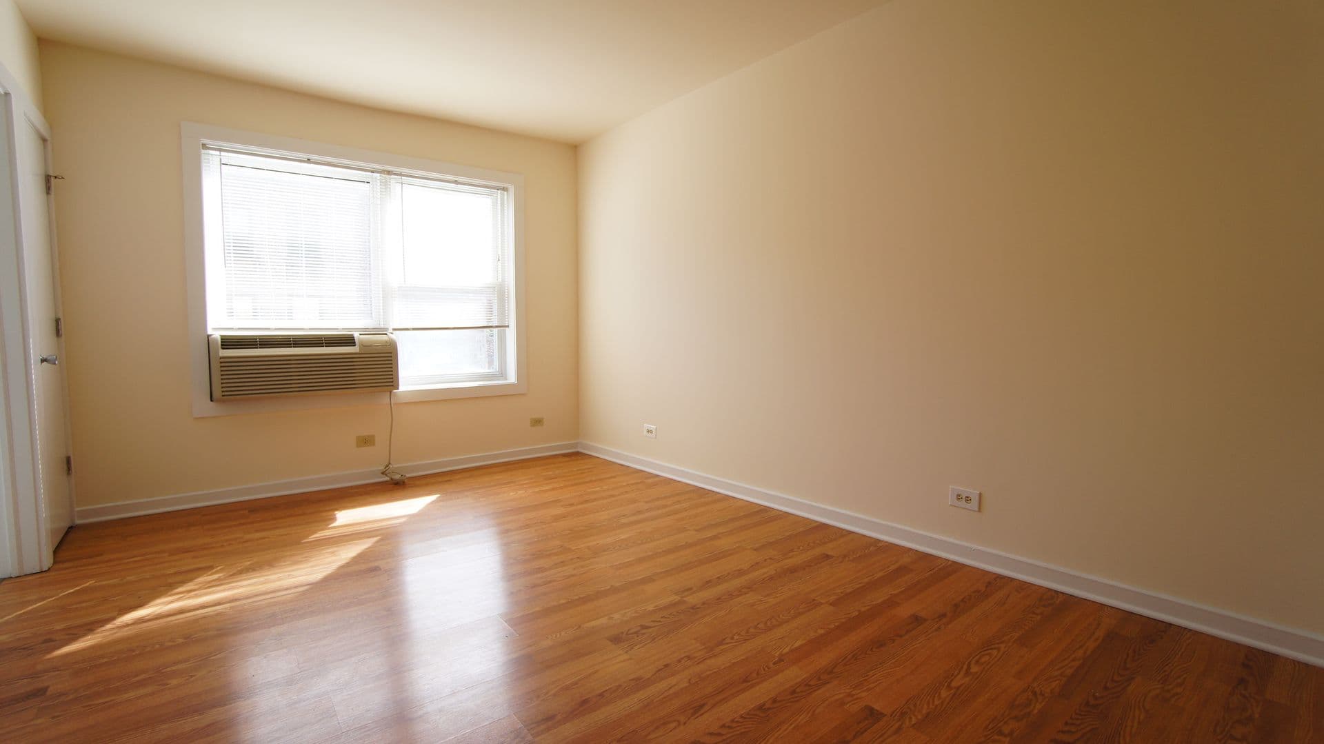Chicago Apartment: 1850 N. Humboldt