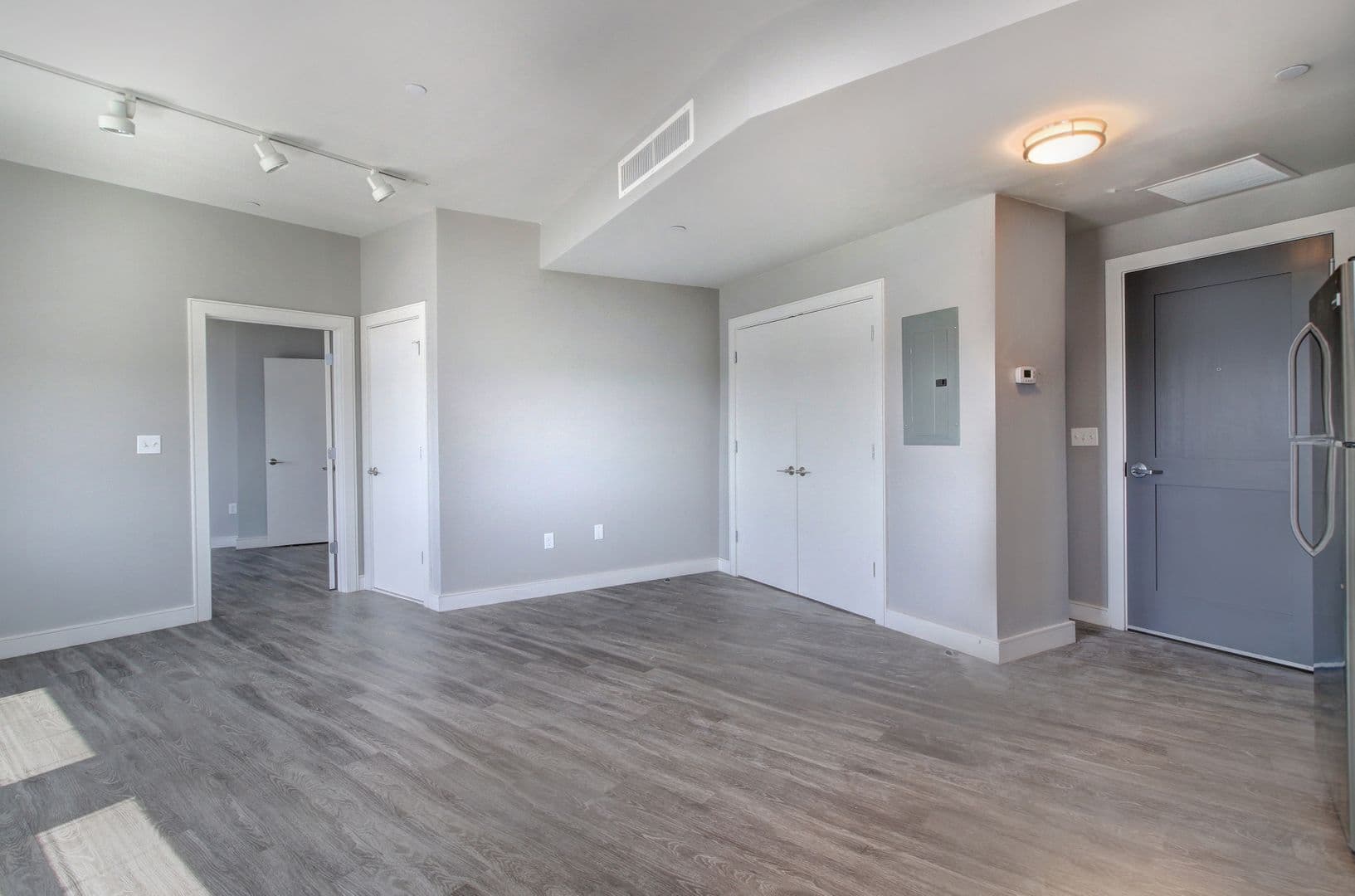 Lynn Apartment: 23 Central Ave