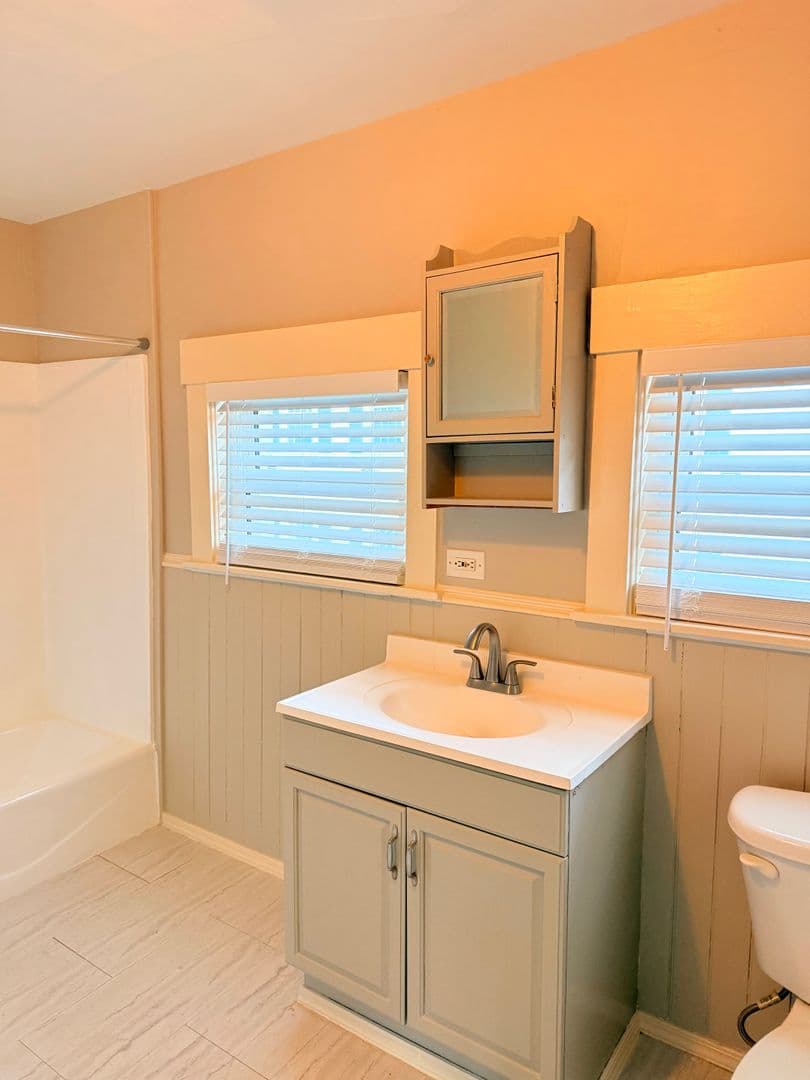 White River Junction Apartment: 31, 63, 77-79 Christian Street