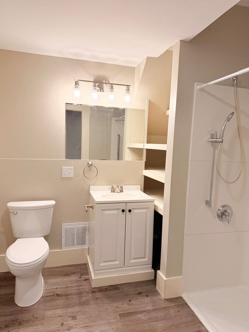 White River Junction Apartment: 31, 63, 77-79 Christian Street