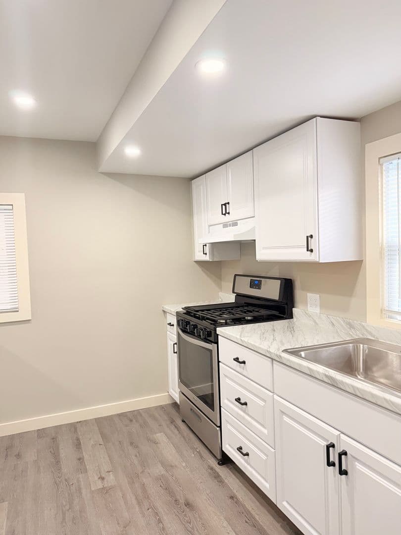 Hartland Apartment: 8 Blodgett Lane