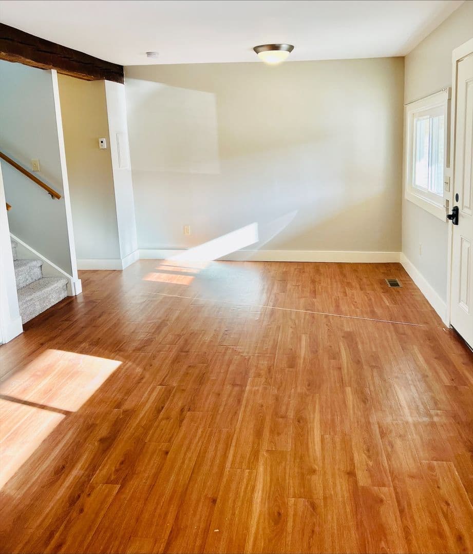 Hartland Apartment: 1 VT Route 12