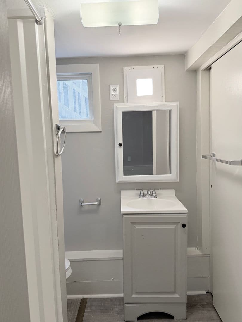 Hartland Apartment: 8 Blodgett Lane