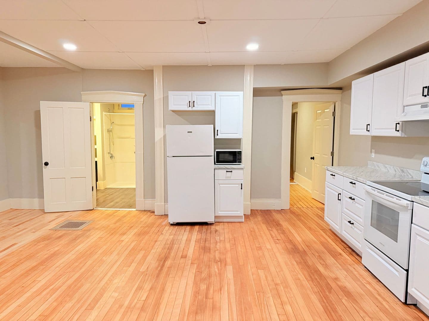 White River Junction Apartment: 31, 63, 77-79 Christian Street