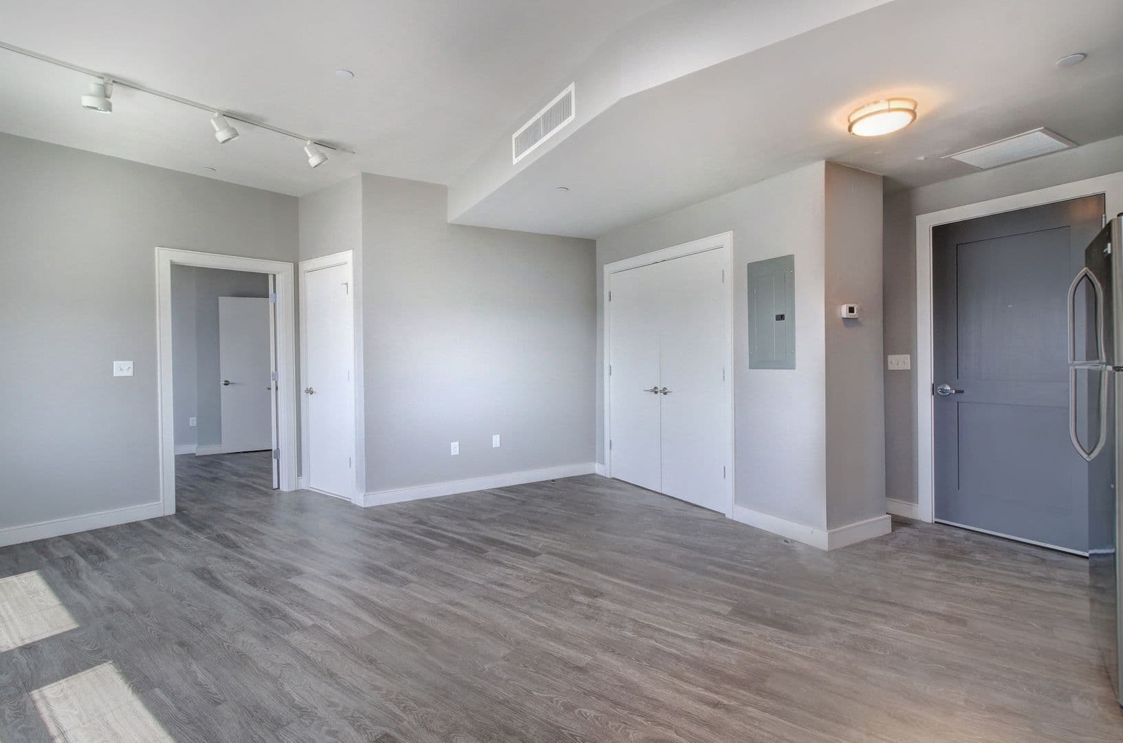 Lynn Apartment: 23 Central Ave