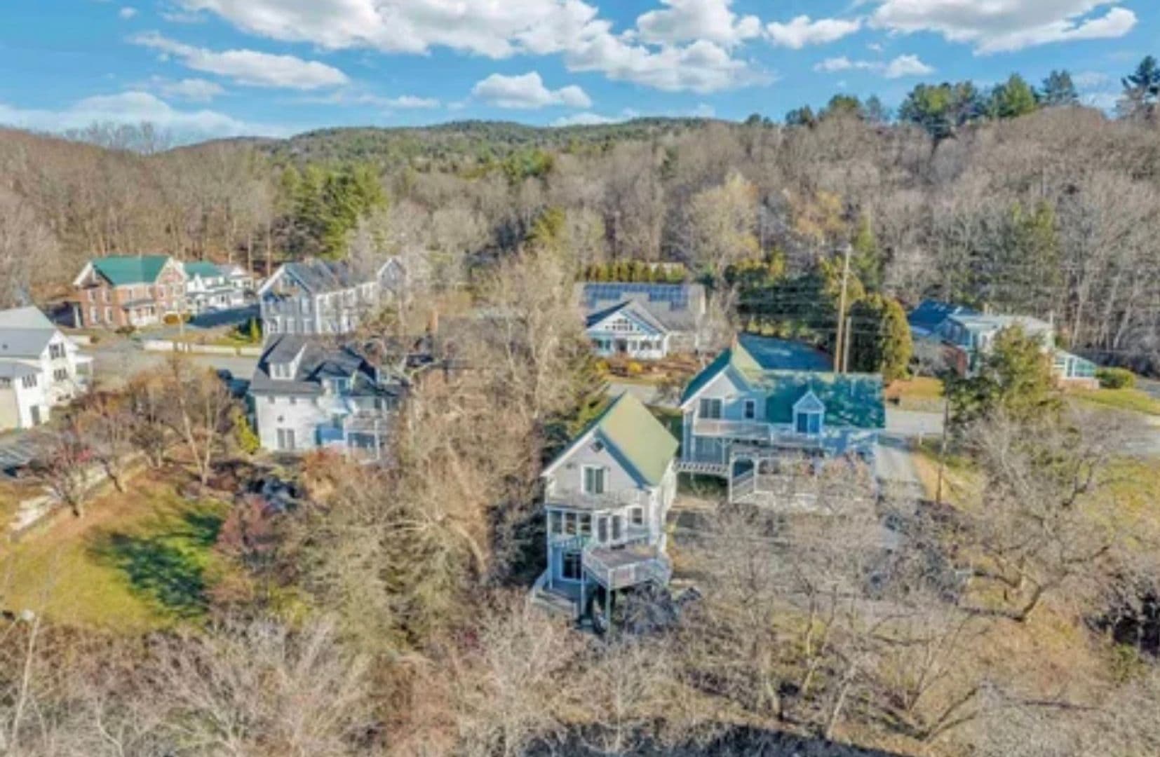 Hartford Apartment: 1952 Quechee Main Street - Unit B