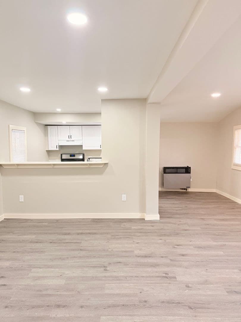 Hartland Apartment: 8 Blodgett Lane