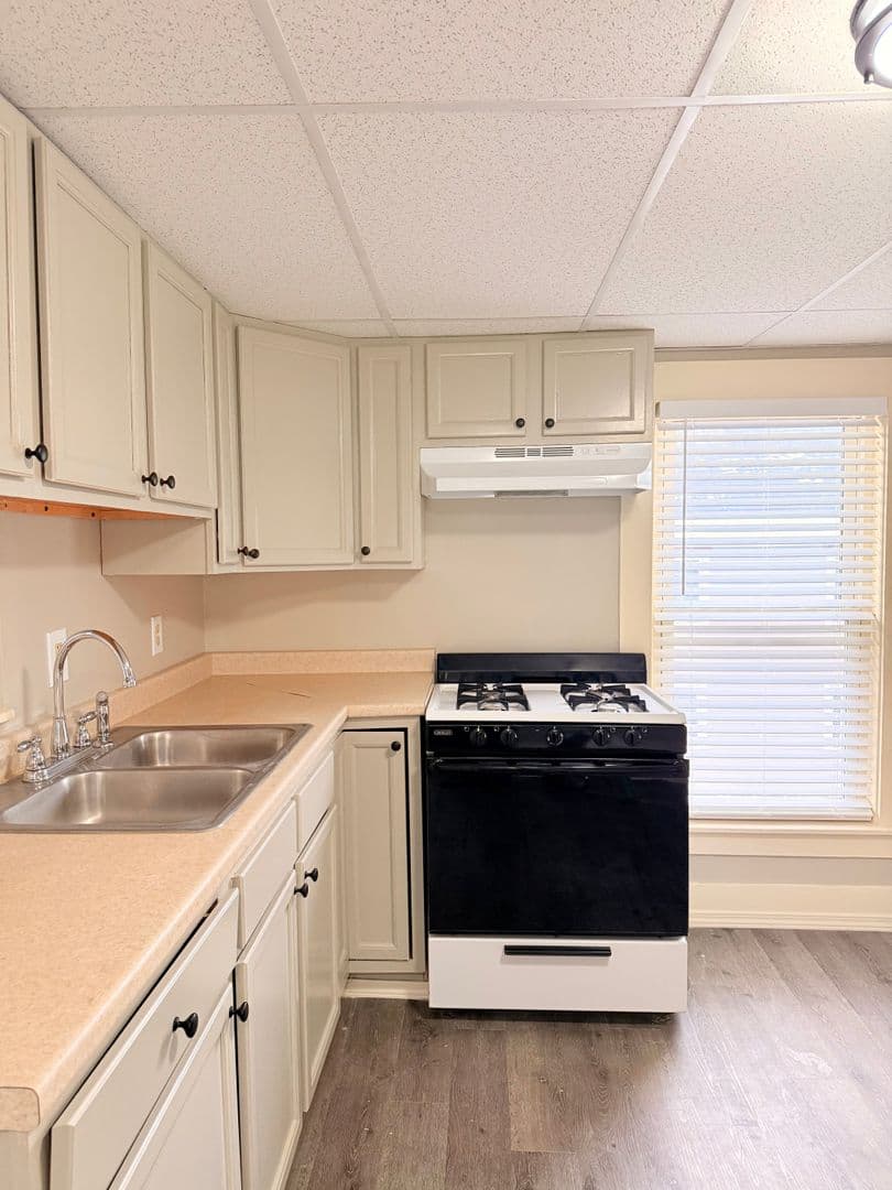 White River Junction Apartment: 31, 63, 77-79 Christian Street