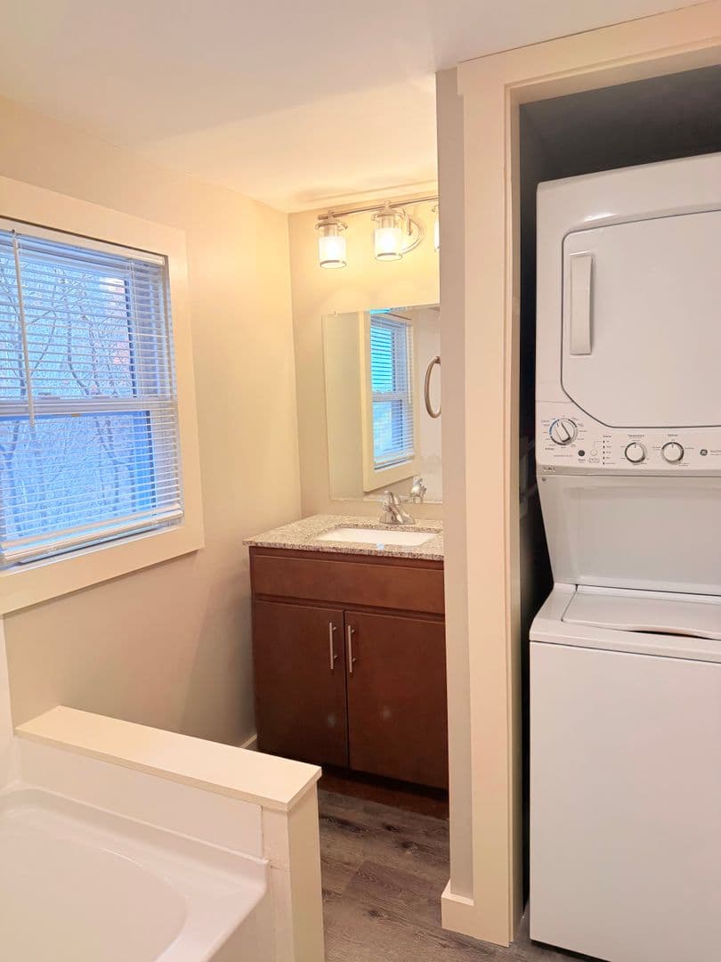 Hartland Apartment: 8 Blodgett Lane