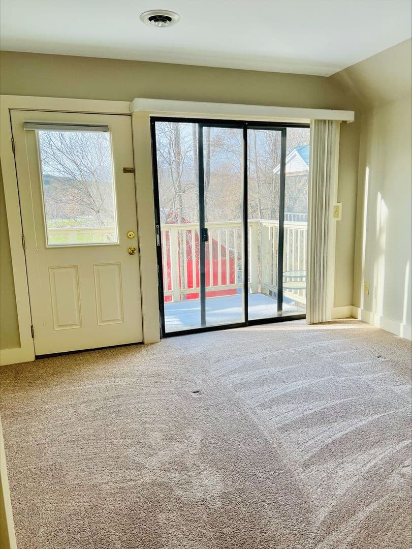 Hartland Apartment: 1 VT Route 12