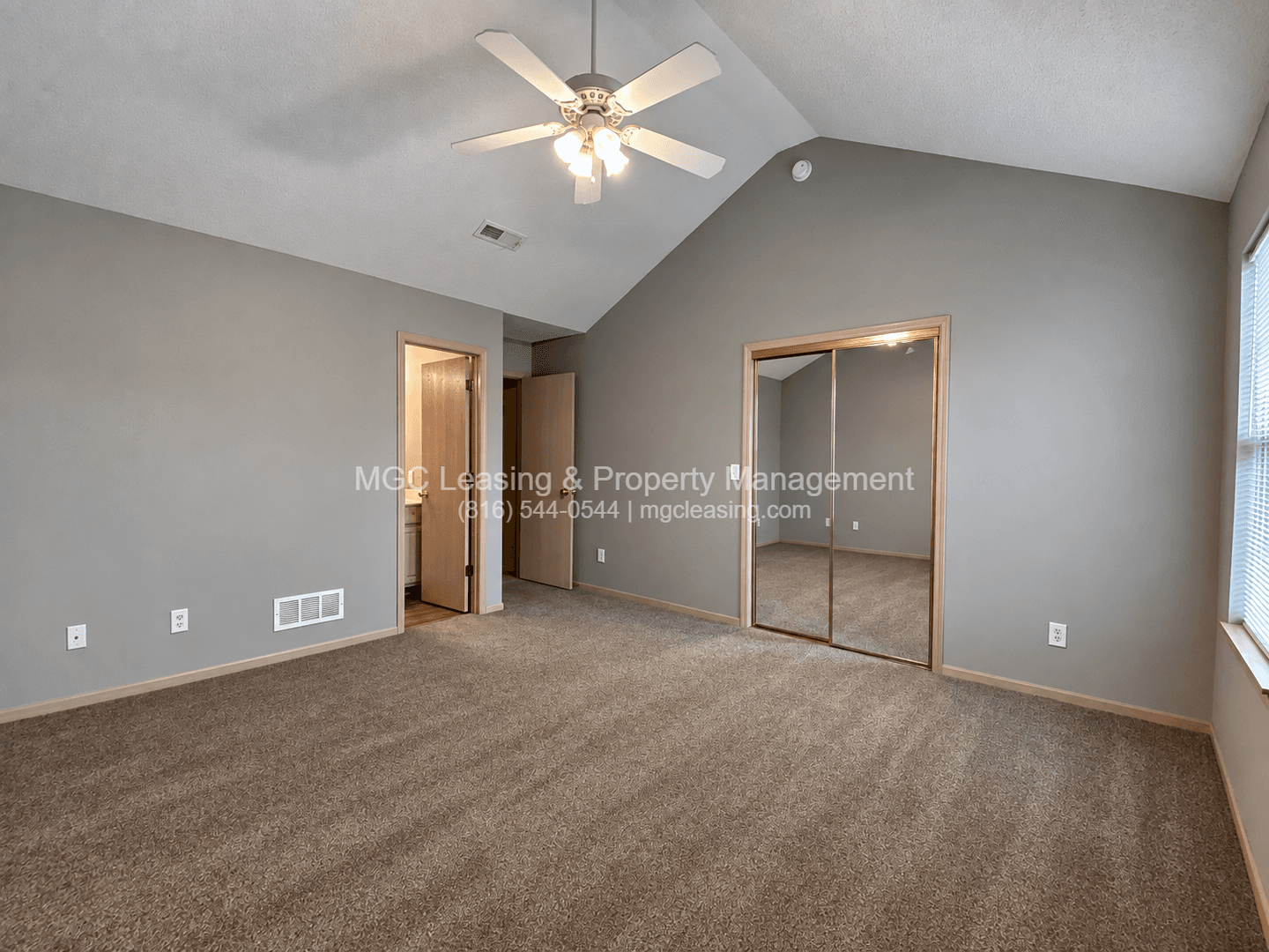 Harrisonville Townhome: 1009-1015 Garden Way