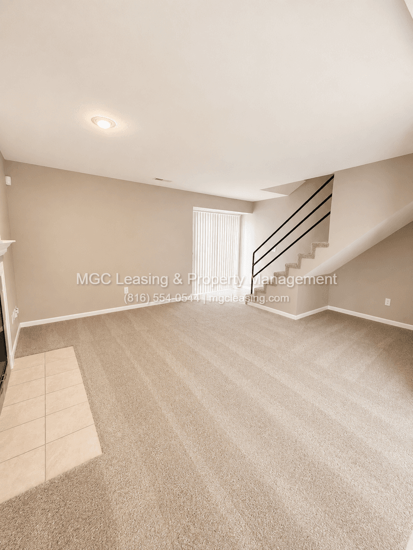 Lees Summit Townhome: 4604 NE Whispering Winds Dr