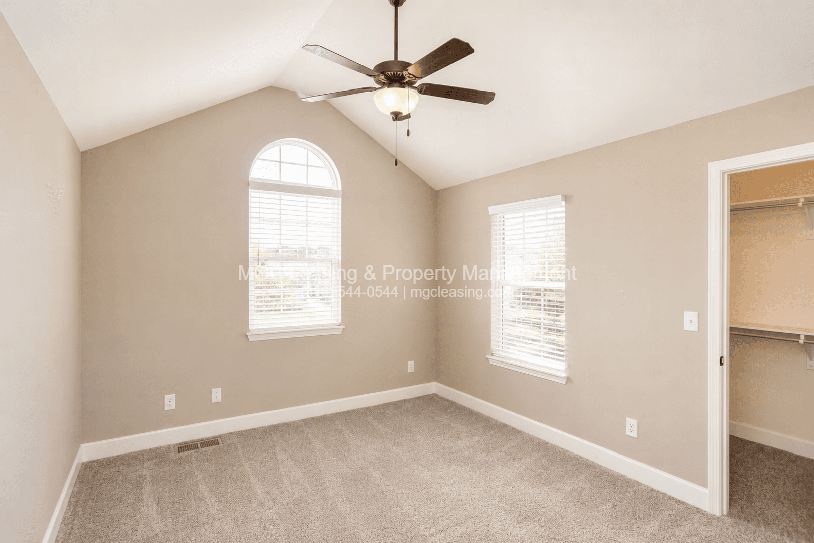 Raymore Townhome: 108-114 Barberry Ln