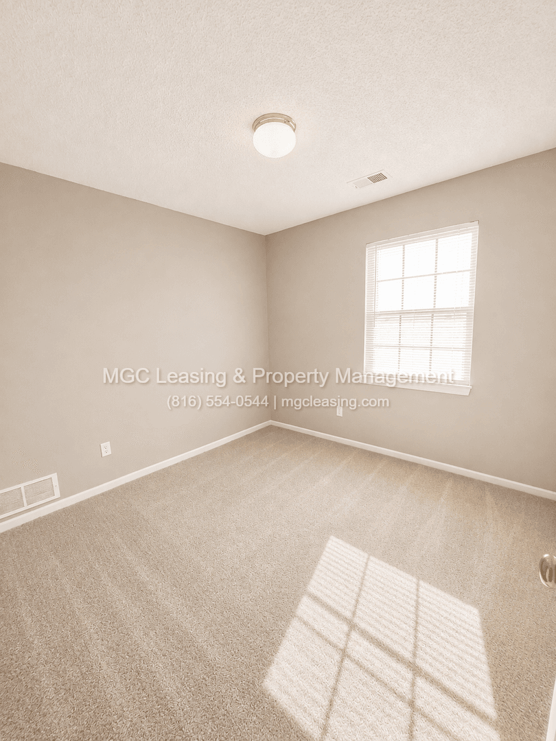 Lees Summit Townhome: 4604 NE Whispering Winds Dr