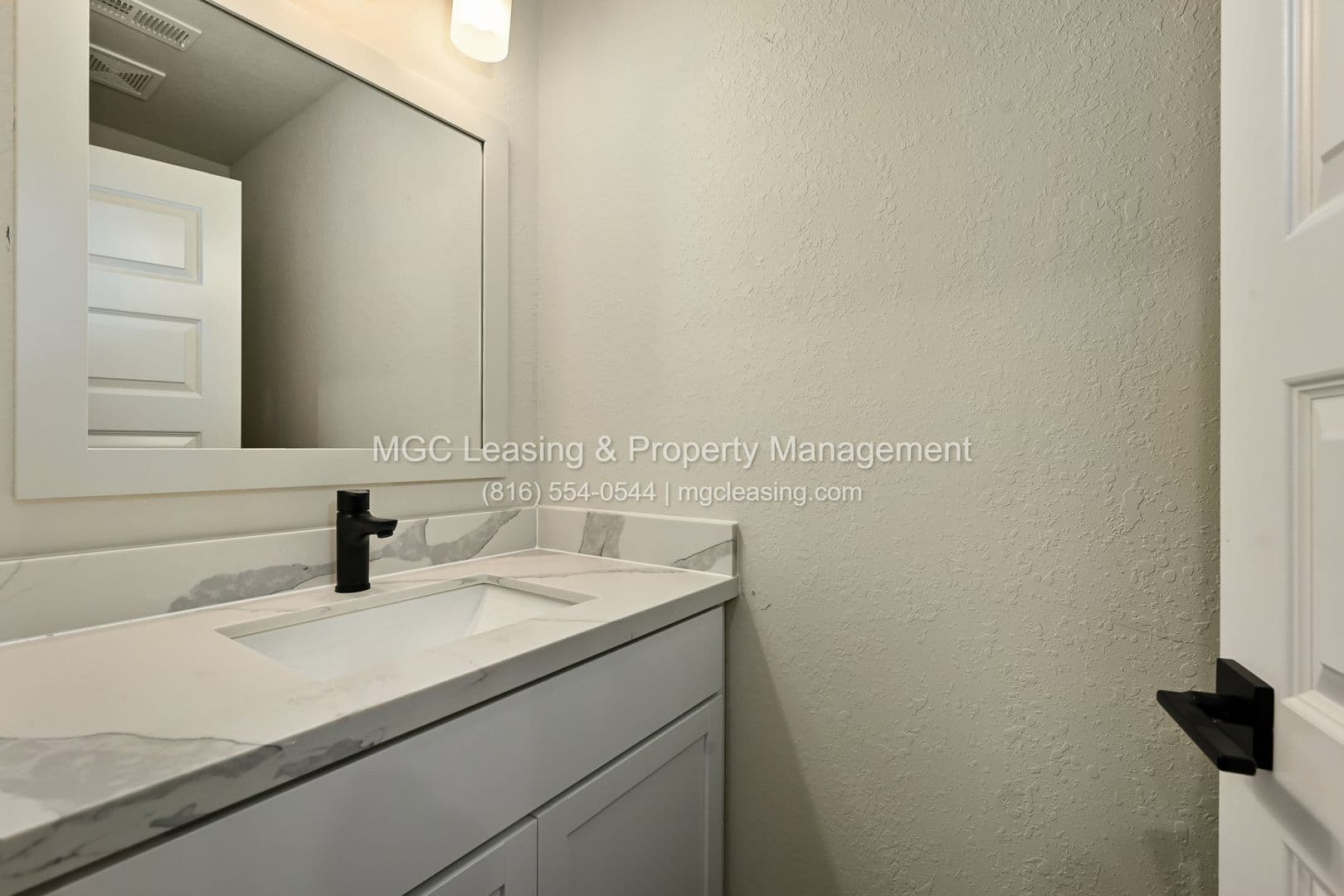 Raymore Apartment: 231-241 Persimmon Rd