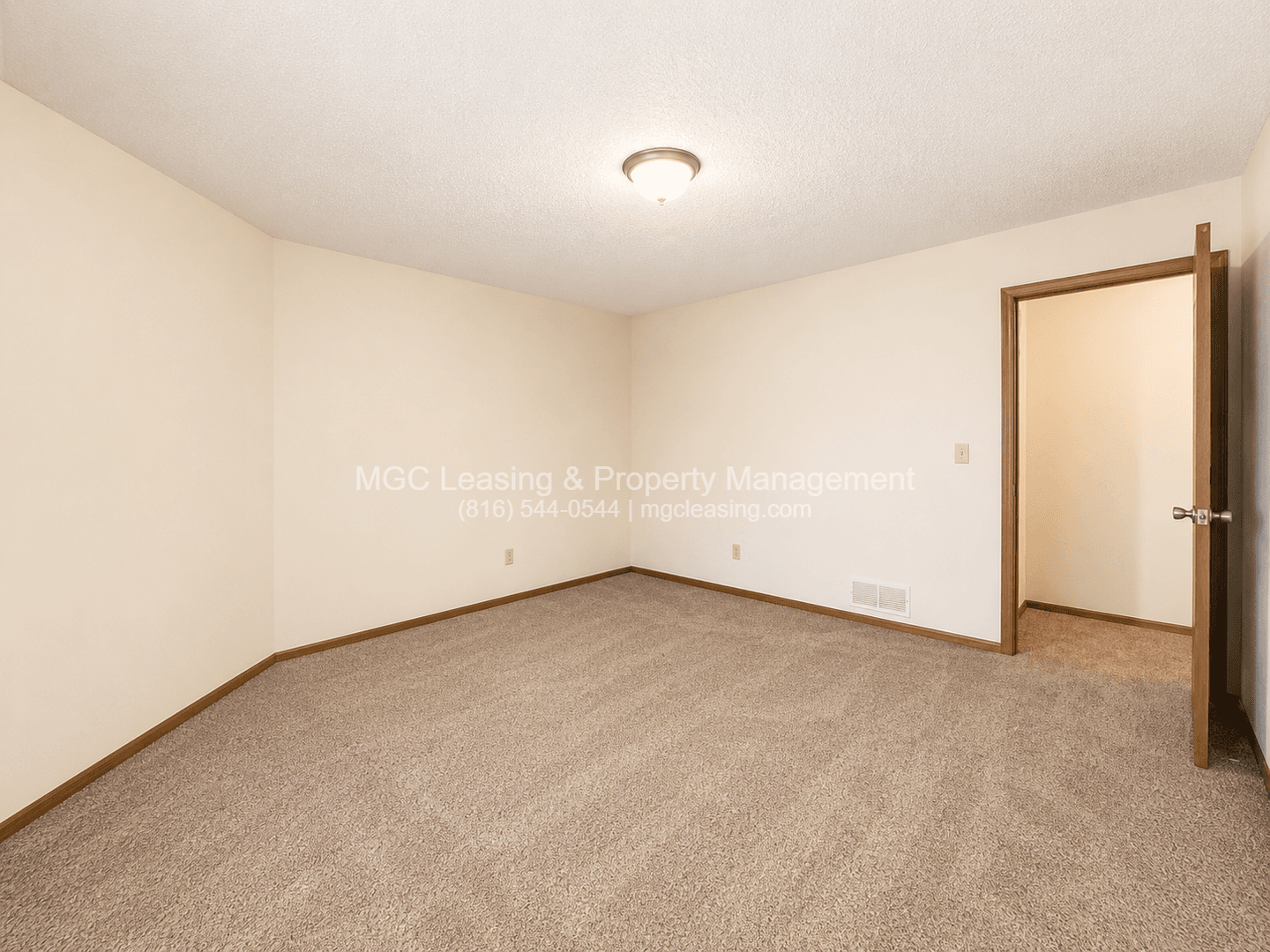 Lees Summit Townhome: 3549-3555 NE Independence Cir