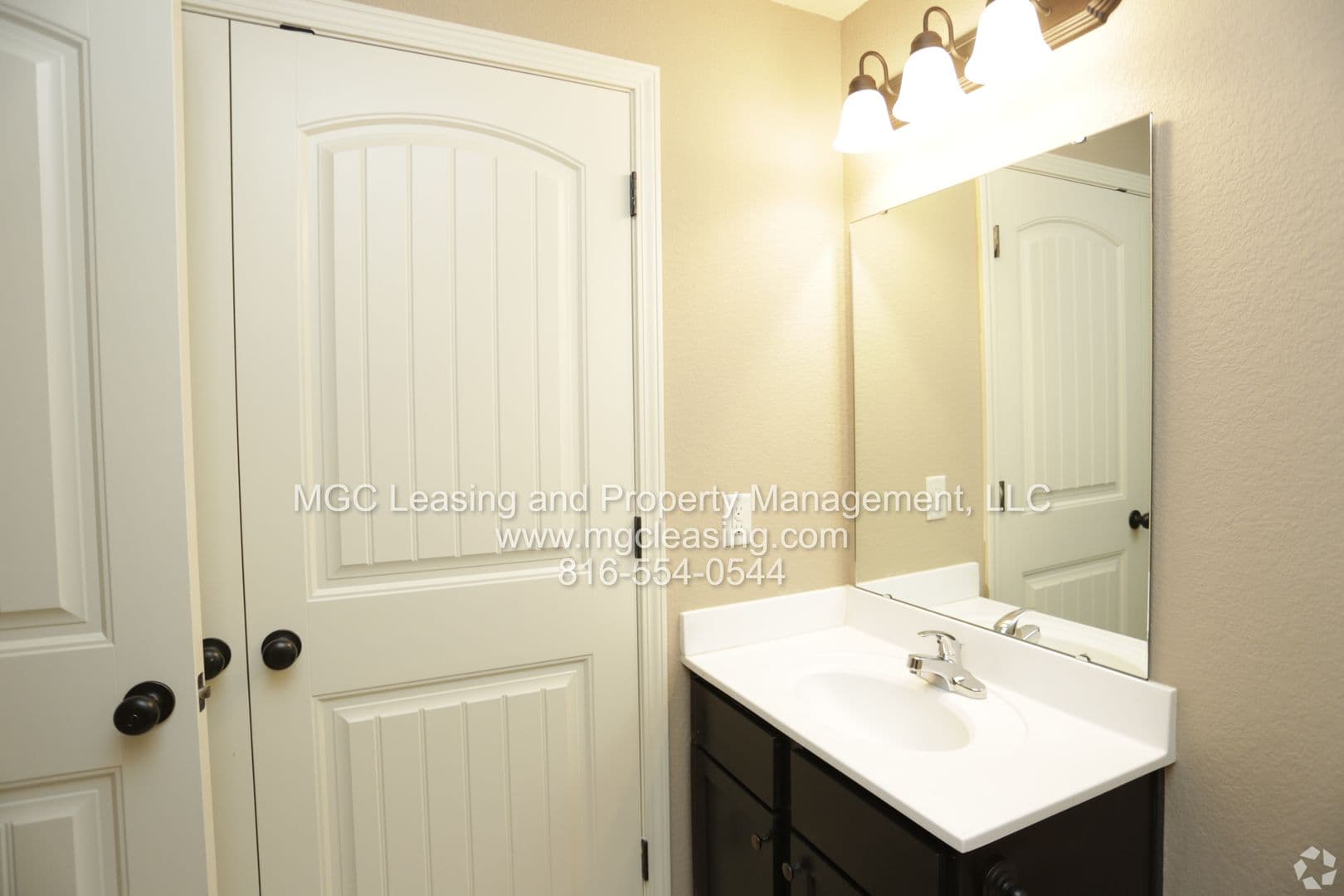 Lees Summit Townhome: 2231-2237 SW Burning Wood Ln