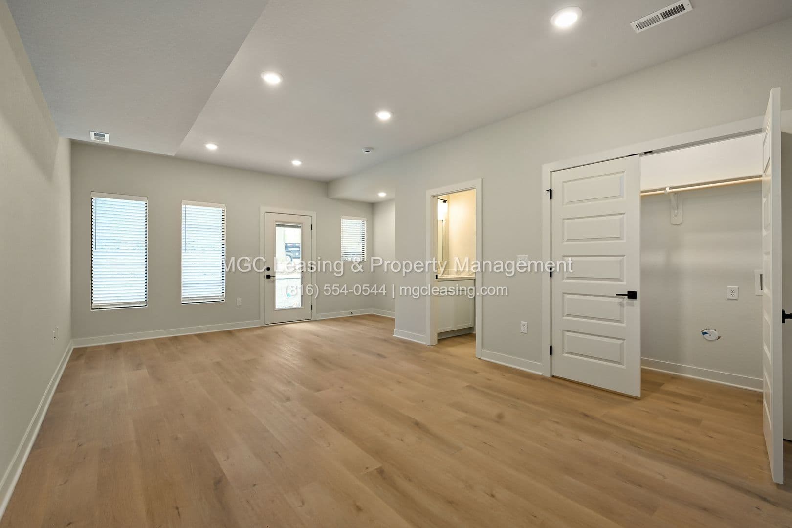 Raymore Apartment: 246-256 Persimmon Rd