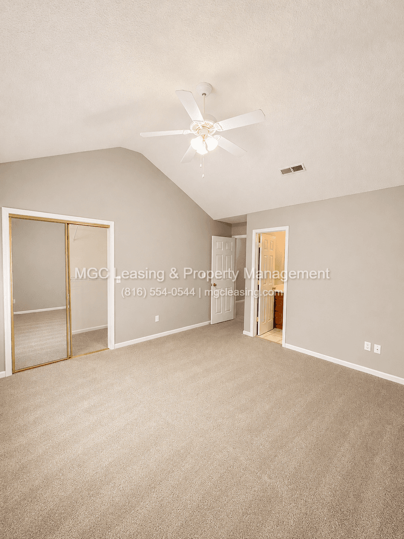 Lees Summit Townhome: 4604 NE Whispering Winds Dr