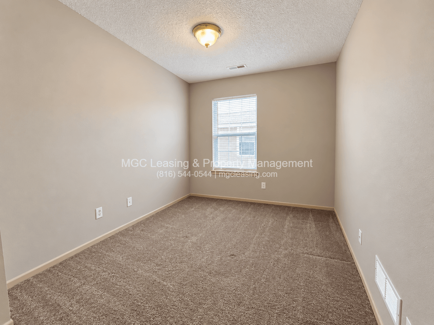 Harrisonville Townhome: 1109-1115 Garden Way