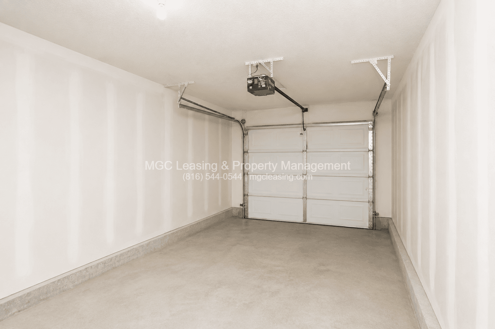 Harrisonville Townhome: 909-915 Garden Way