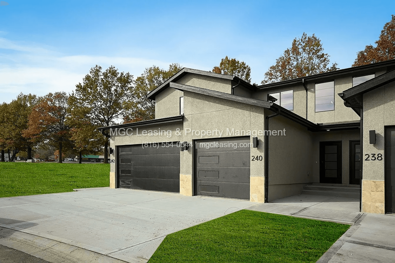 Raymore Apartment: 243-249 Pawpaw Rd