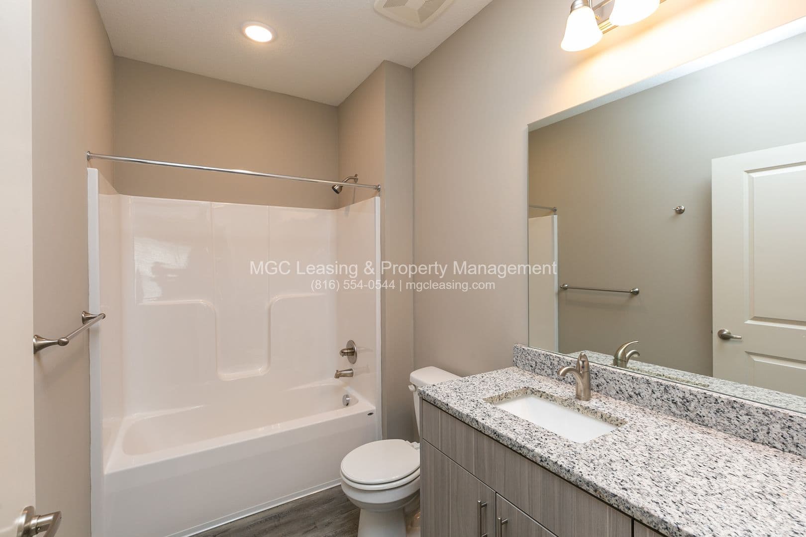 Kansas City Apartment: 5511 NE 80th Ter