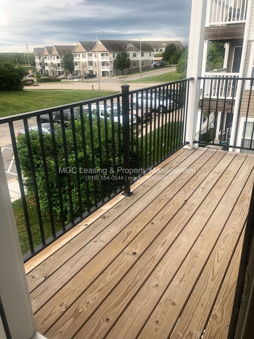 Kansas City Apartment: 5511 NE 80th Ter