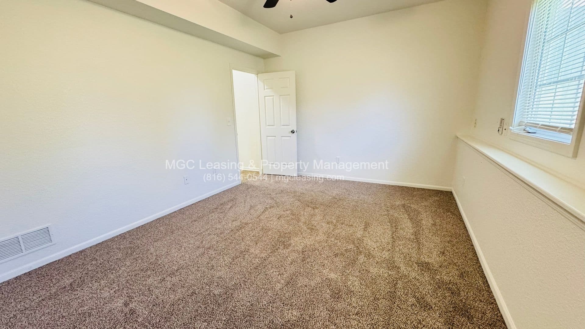 Kansas City Townhome: 5808-5810 NE 42nd St