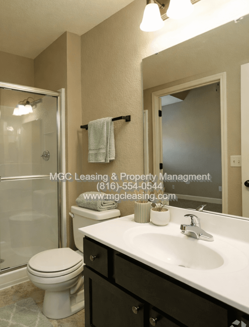 Lees Summit Townhome: 2231-2237 SW Burning Wood Ln